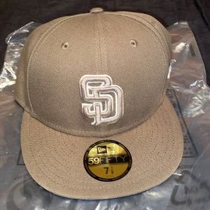 New Era Cap.Never worn since It was too big, has all original tags.Size-7 7/8